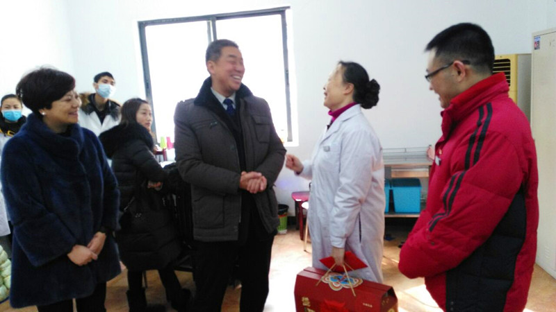杨庆龙走访慰问儿科专家施小敏