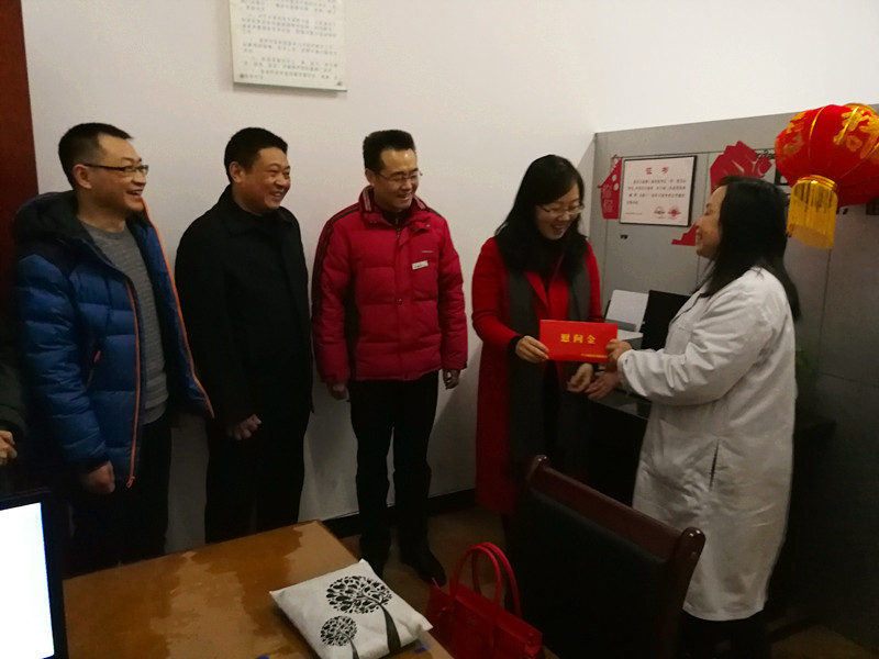 李芳芳看望中医师林华